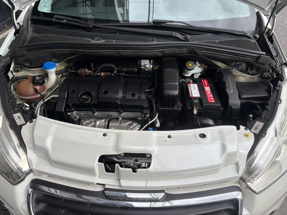 Peugeot 208 Feline Pack Cuir — foto 17